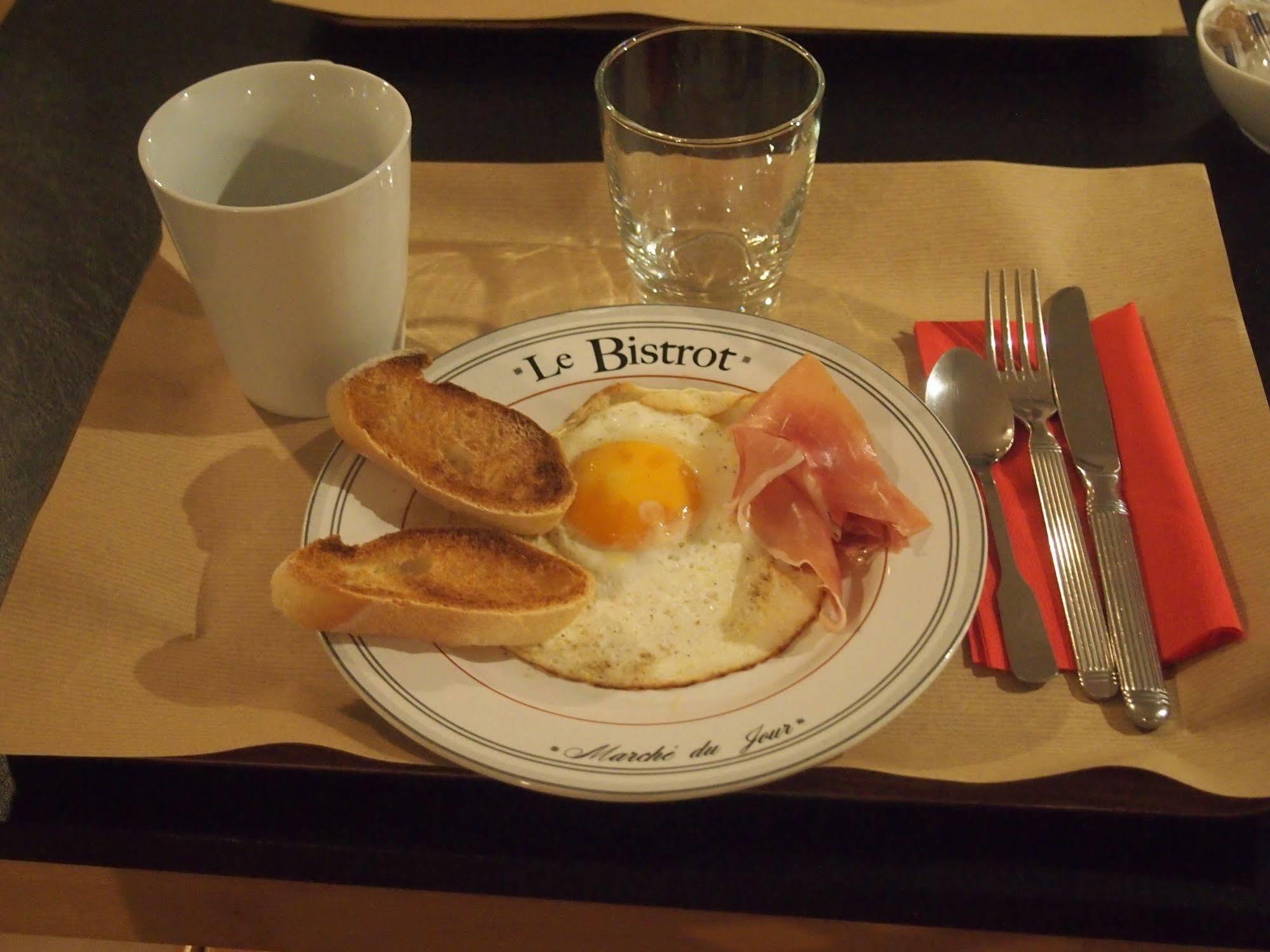 Comfort Hotel Rosporden Concarneau Bagian luar foto